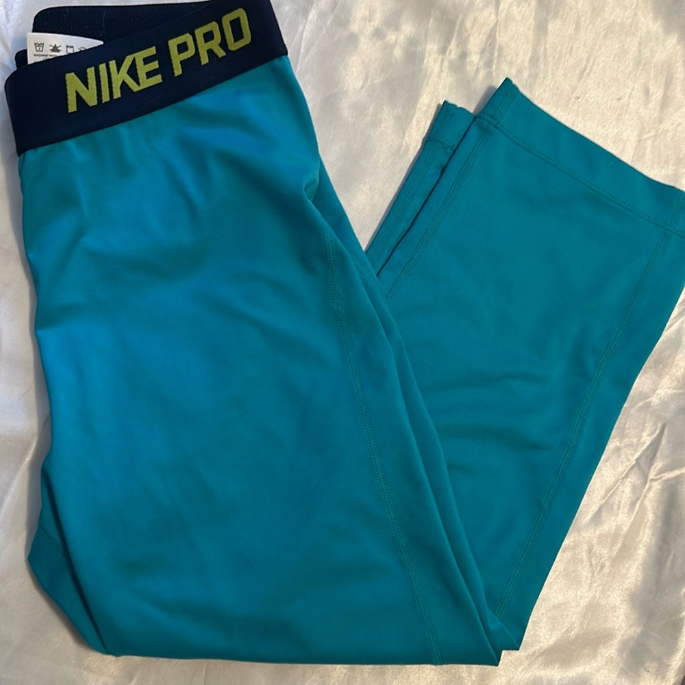 Nike pro women’s leggings